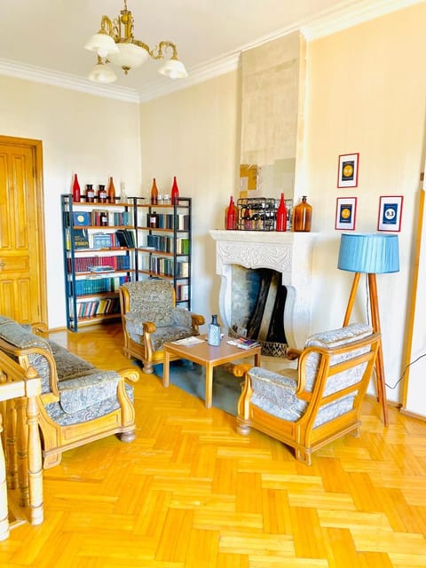 Library, Living room, Seating area