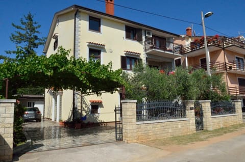 Apartments Ruža Apartment in Istria County