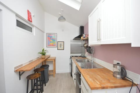 Fully furnished apartment in Exeter Apartment in Exeter