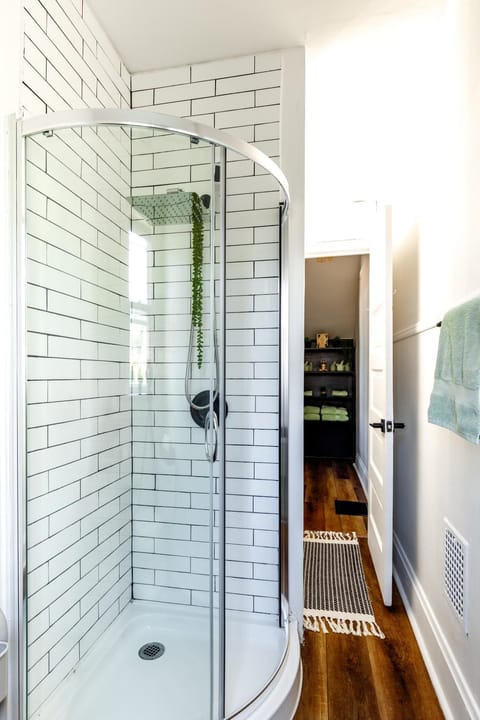 Jungle House Columbus - Luxury Downtown Homes Free Parking House in German Village