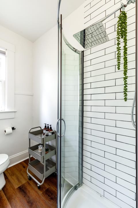 Jungle House Columbus - Luxury Downtown Homes Free Parking House in German Village