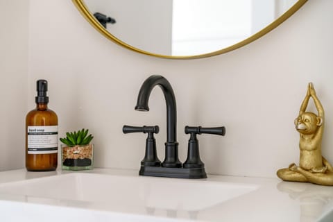 Jungle House Columbus - Luxury Downtown Homes Free Parking House in German Village