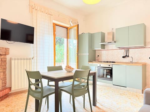 TV and multimedia, Kitchen or kitchenette, Living room, Seating area, Dining area, dishwasher, oven, pet friendly, stove