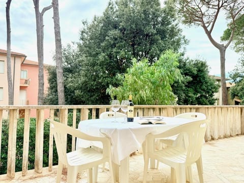 View (from property/room), Balcony/Terrace, Dining area