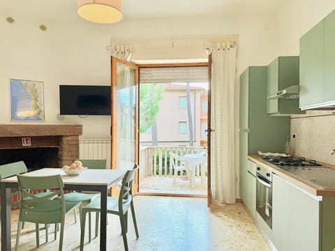 TV and multimedia, Kitchen or kitchenette, Living room, Seating area, Dining area, dishwasher, oven, pet friendly, stove