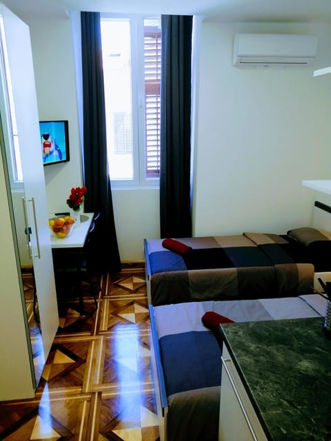 Bed, TV and multimedia, Seating area, Bedroom, air conditioner