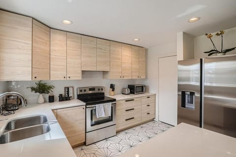 Guest Favorite Home w Free Parking in Round Rock! House in Round Rock