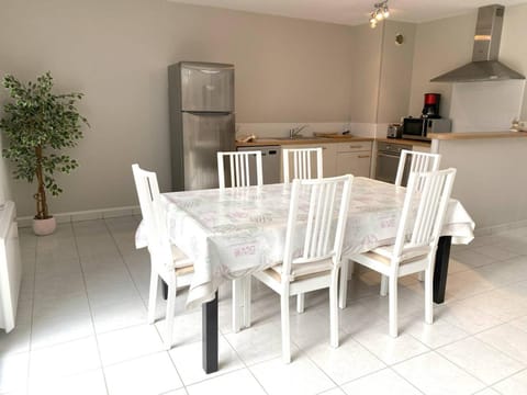 Appartement 2 chambres avec terrasse au cœur de Perros-Guirec, parking inclus - FR-1-368-449 Apartment in Perros-Guirec