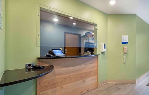 Extended Stay America Select Suites - Wichita - Airport Hotel in Wichita