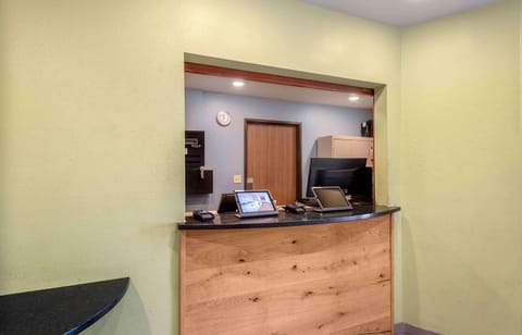 Extended Stay America Select Suites - Colorado Springs - Airport Hotel in Colorado Springs
