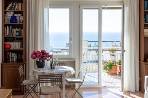 Balcony/Terrace, Living room, Seating area, Dining area, Sea view