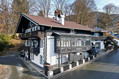Property building, Neighbourhood
