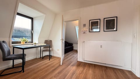 Living room, Seating area, Dining area, internet