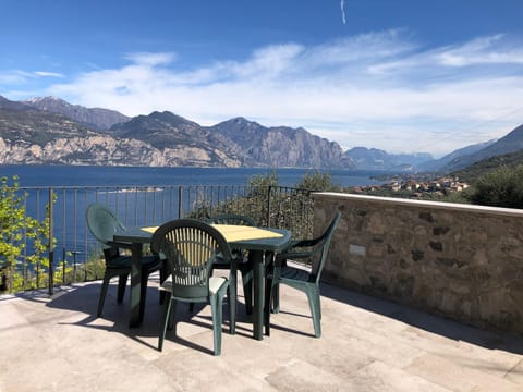 View (from property/room), Balcony/Terrace, Lake view