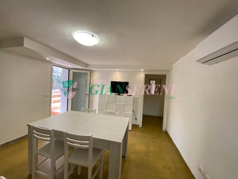 TV and multimedia, Kitchen or kitchenette, Dining area, air conditioner