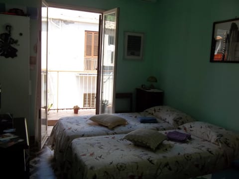 Bedroom, Street view