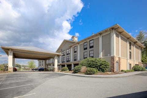 Quality Inn & Suites Boone - University Area Hotel in Boone