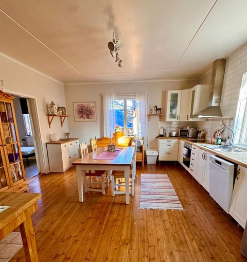 Mysigt hus på hästgård, strax utanför Kiruna House in Norrbotten County, Sweden