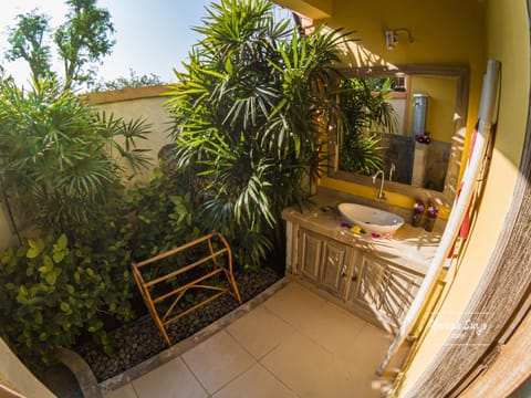 Bathroom, Decorative detail