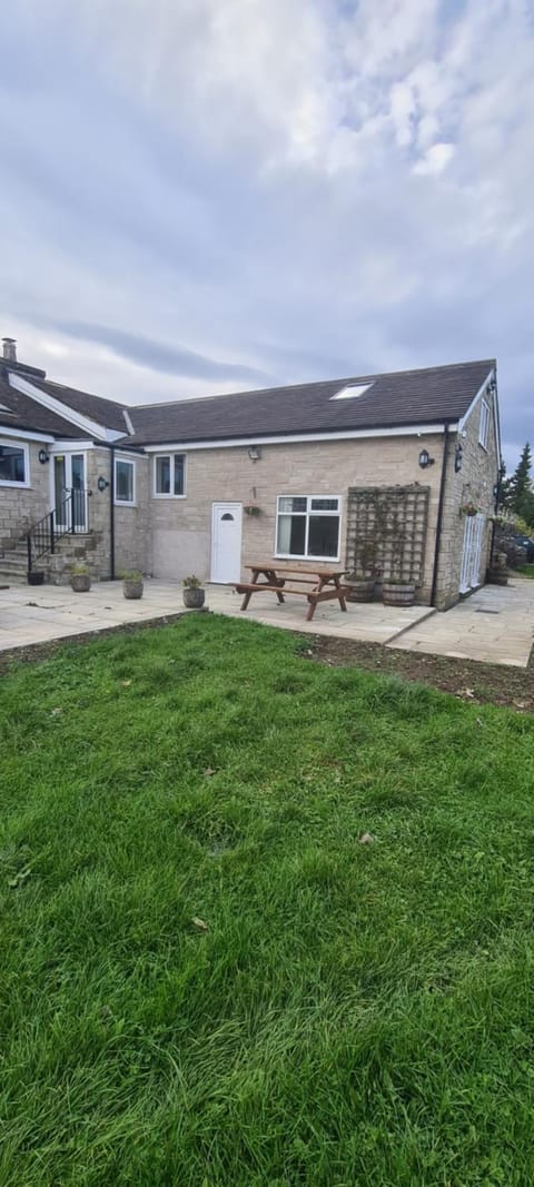 Greystones nawab unit B buxton sleep upto 5 in peak park Apartment in Monyash