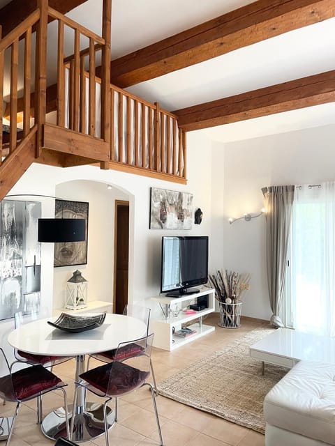 TV and multimedia, Seating area