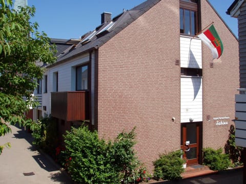 Facade/entrance, Street view
