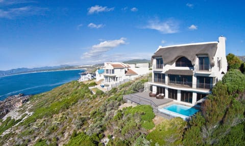 Whale Huys Luxury Oceanfront Eco Villa Chalet in Western Cape