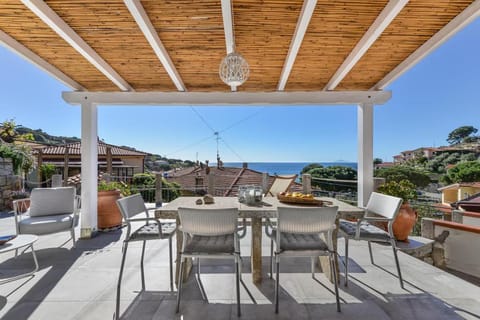 Day, Natural landscape, View (from property/room), Balcony/Terrace, Dining area, Mountain view, Sea view