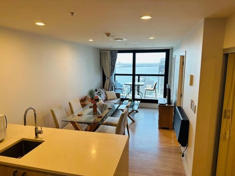 Spacious Magnificent Sea Views Front of Sky Tower Apartment in Auckland