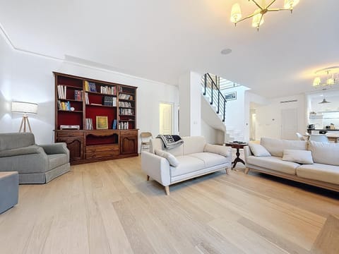 Communal lounge/ TV room, Living room