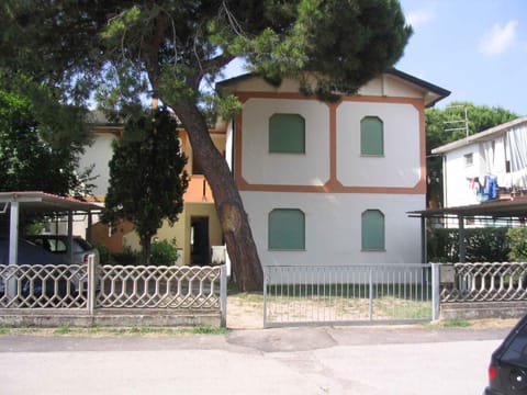 Facade/entrance, Summer