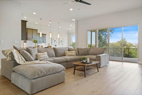 Luxury 4BR Escape Private Cinema & Views House in Leander