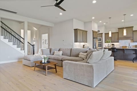 Luxury 4BR Escape Private Cinema & Views House in Leander