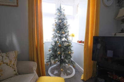 Charming character lodge in cemetery grounds House in Exeter