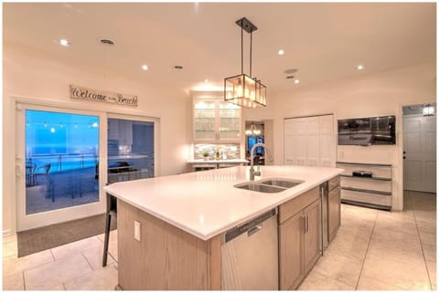 Villa Santorini The Addition Villa in Portage