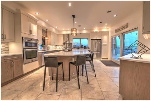 Villa Santorini The Addition Villa in Portage