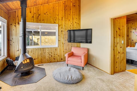 Private Beach Access Serene Escape in Depoe Bay House in Lincoln Beach