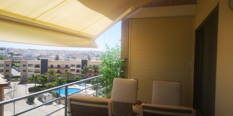 Balcony/Terrace, Seating area, Pool view