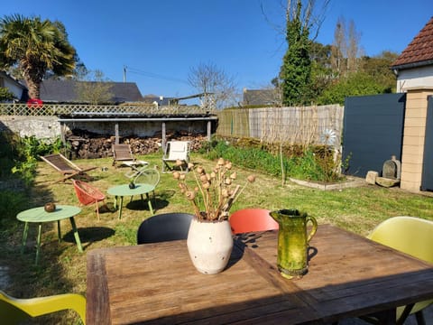 Property building, Garden, Balcony/Terrace