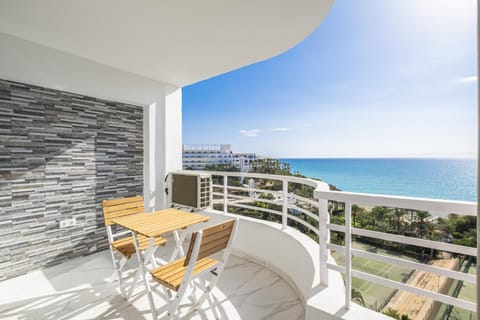 Day, View (from property/room), Balcony/Terrace, Living room, Dining area, Sea view