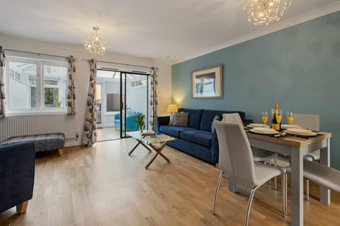 Patio, Patio, Living room, Decorative detail, Seating area, Dining area, Evening entertainment, Entertainment, internet, internet