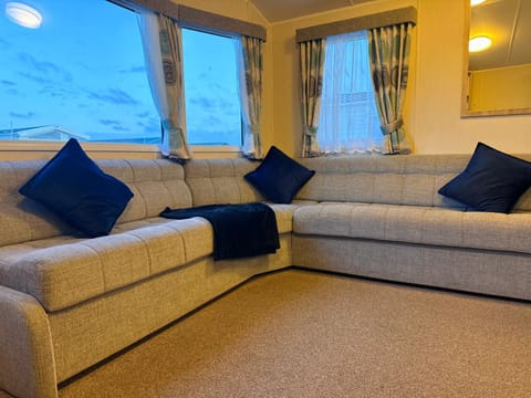 Little Cha-Am Caravan Hire at Silver Sands Campground/
RV Resort in Lossiemouth