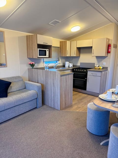 Little Cha-Am Caravan Hire at Silver Sands Campground/
RV Resort in Lossiemouth