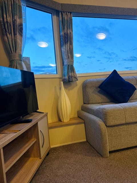 Little Cha-Am Caravan Hire at Silver Sands Campground/
RV Resort in Lossiemouth