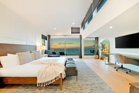 Cliffside Haven Where Ocean Meets Sky House in La Jolla Shores
