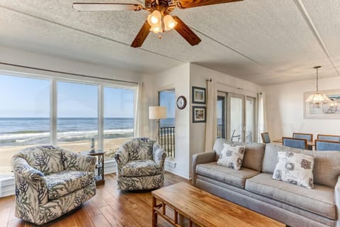 Living room, Dining area, Sea view