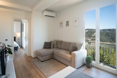 Natural landscape, View (from property/room), Balcony/Terrace, Living room, Seating area, air conditioner