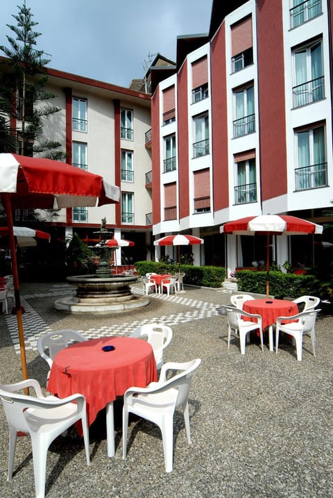 Facade/entrance, Balcony/Terrace