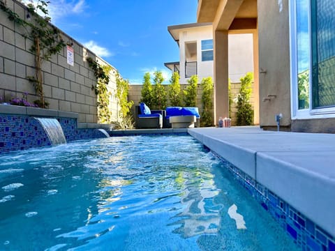 Day, BBQ facilities, BBQ facilities, Pool view, Swimming pool, fireplace, sunbed, sunbed