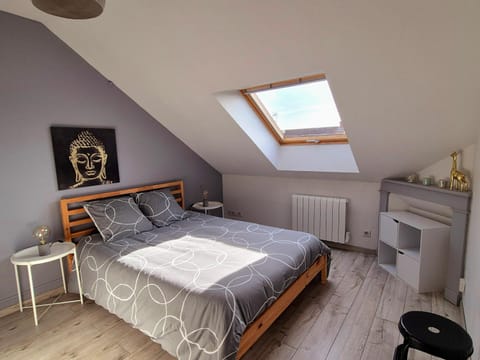 Bed, Photo of the whole room, Bedroom